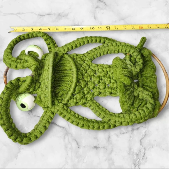 Vintage Frog Macrema Towel Holder - Picture 5 of 5